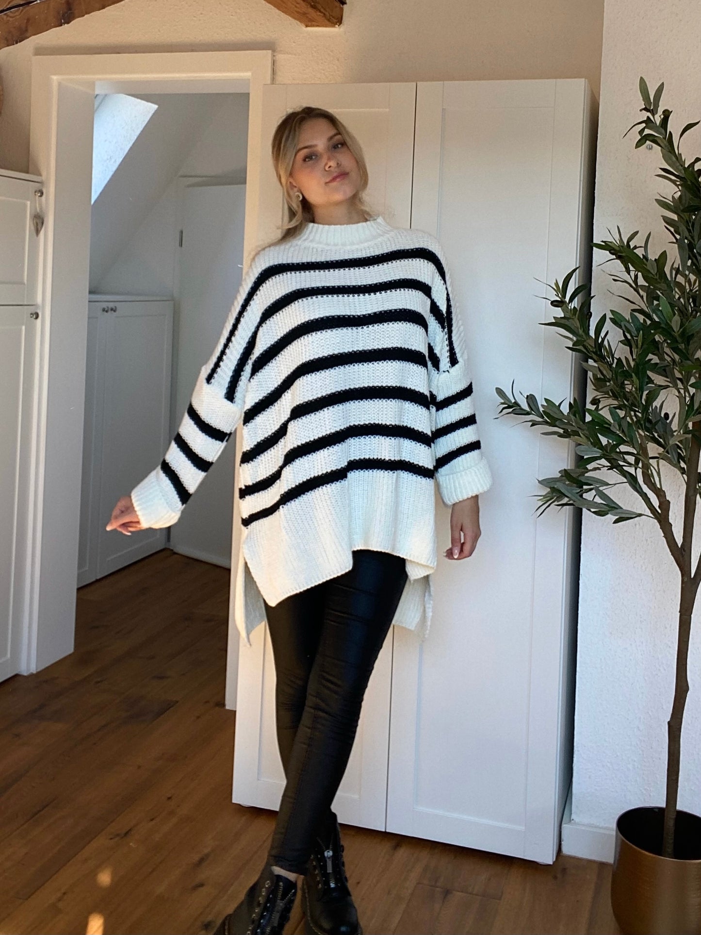 Oversized Pullover - Weiß schwarz