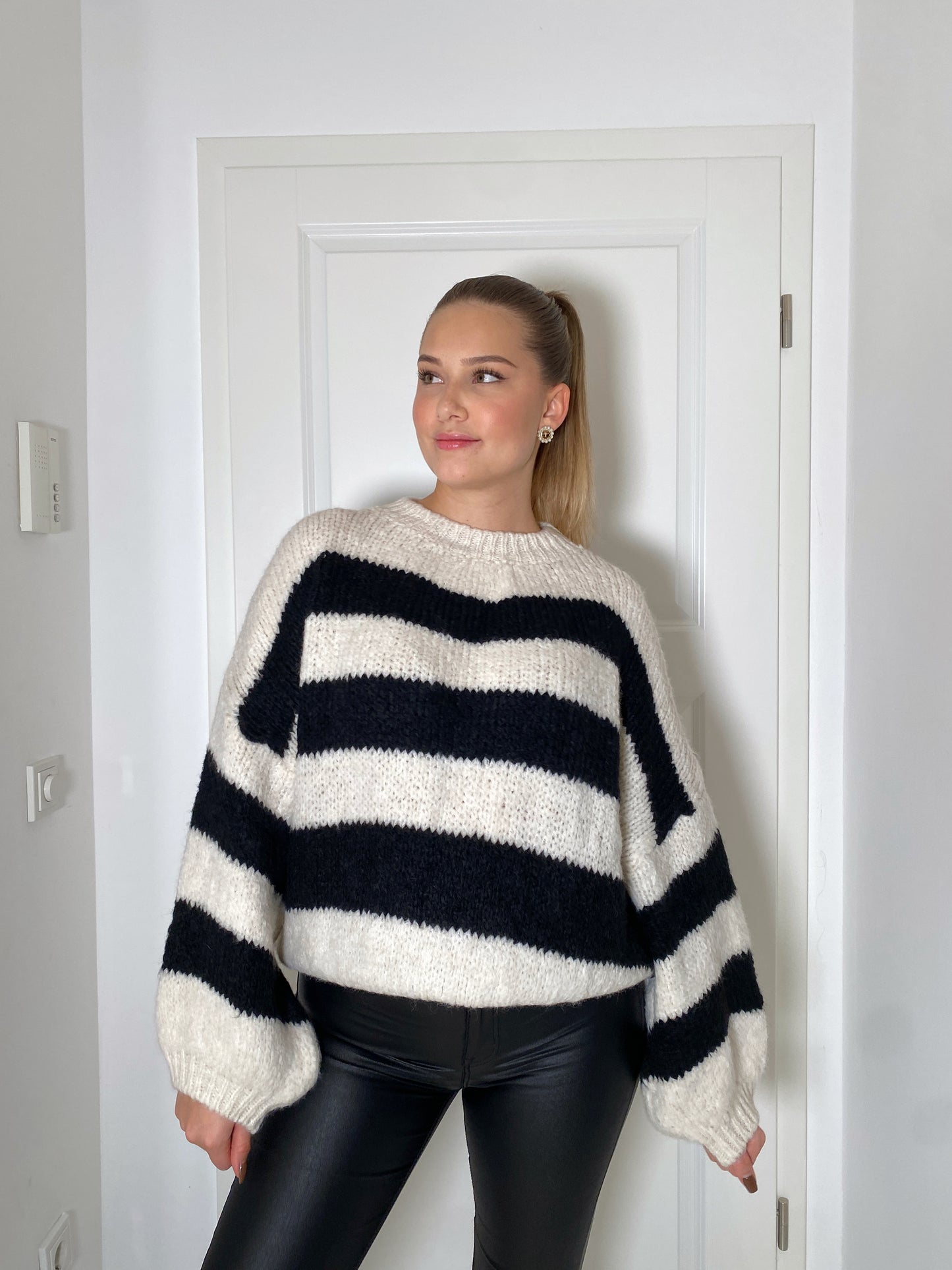 Cozy Streifen Pullover - Weiß/Schwarz